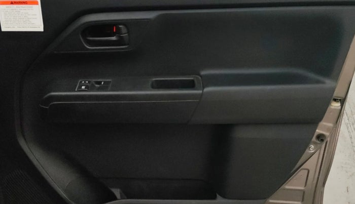 2021 Maruti New Wagon-R LXI CNG (O) 1.0, CNG, Manual, 63,246 km, Driver Side Door Panels Control