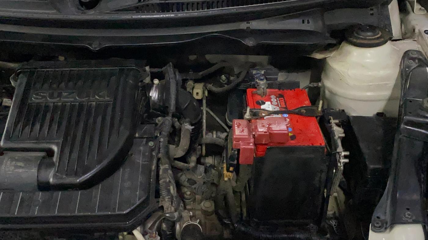 2014 Maruti Swift VXI, Petrol, Manual, 82,636 km, Engine View - Left