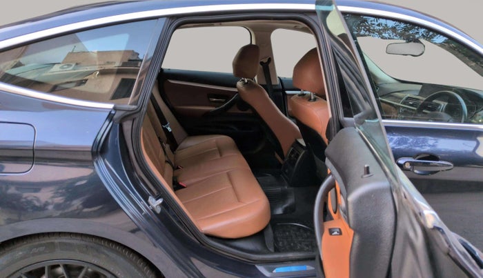 2017 BMW 3 Series  GT 320d Luxury Line, Diesel, Automatic, 29,226 km, Right Side Rear Door Cabin