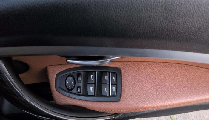 2017 BMW 3 Series  GT 320d Luxury Line, Diesel, Automatic, 29,226 km, Driver Side Door Panels Control