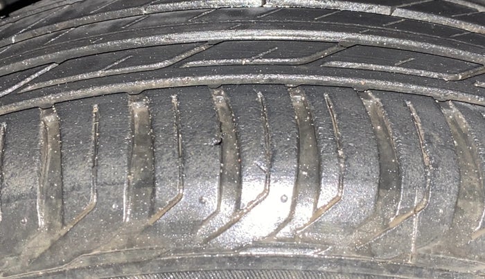 2018 Jeep Compass LIMITED (O) 1.4 PETROL AT, Petrol, Automatic, 67,384 km, Right Front Tyre Tread