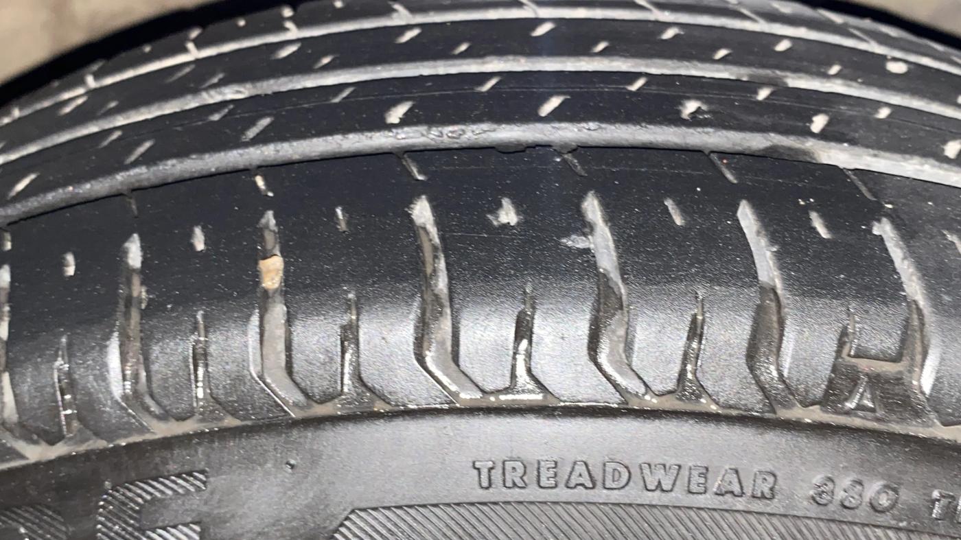 2019 Maruti Swift VXI AMT, Petrol, Automatic, 1,30,653 km, Right Front Tyre Tread