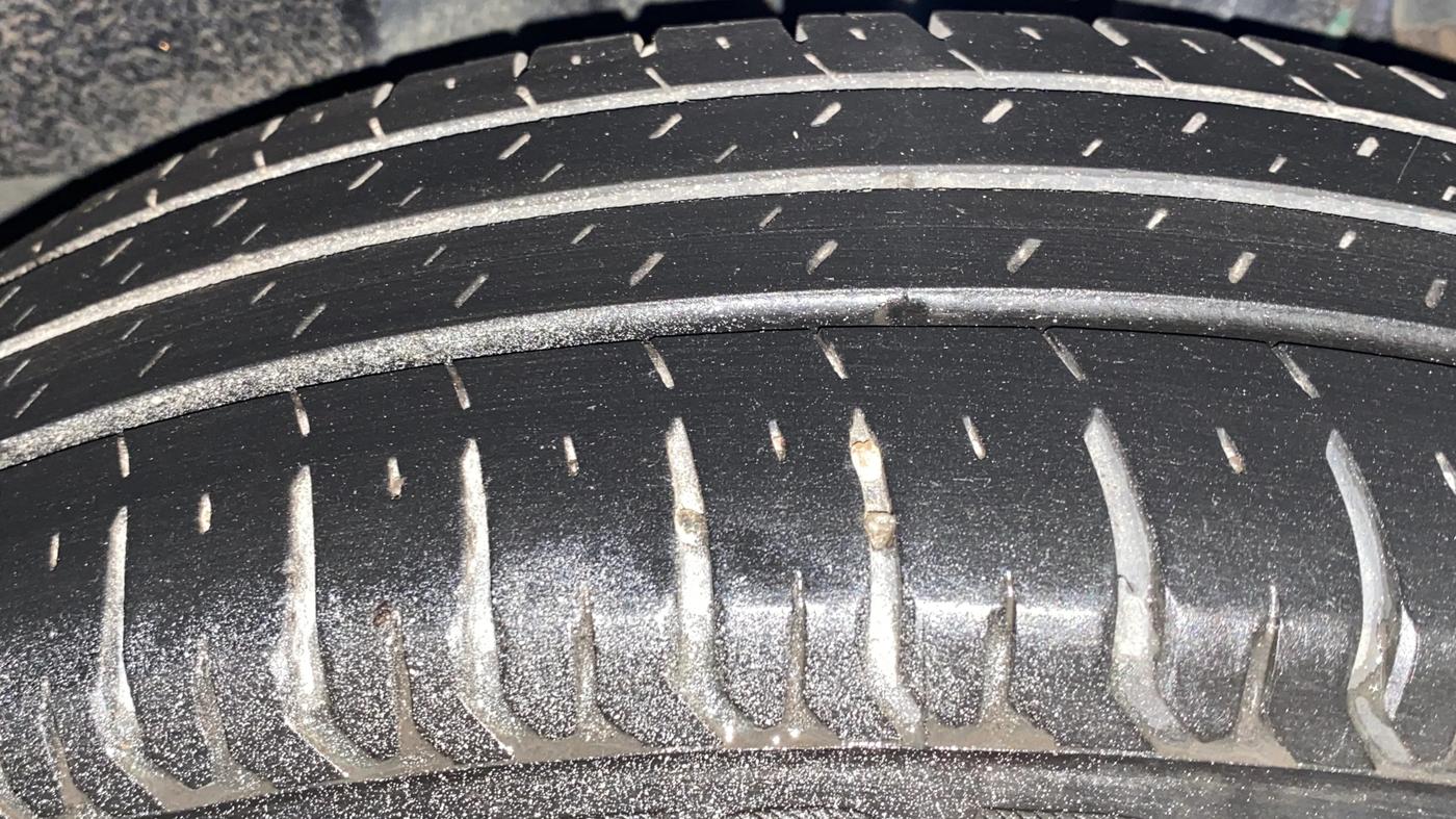 2019 Maruti Swift VXI AMT, Petrol, Automatic, 1,30,653 km, Left Rear Tyre Tread