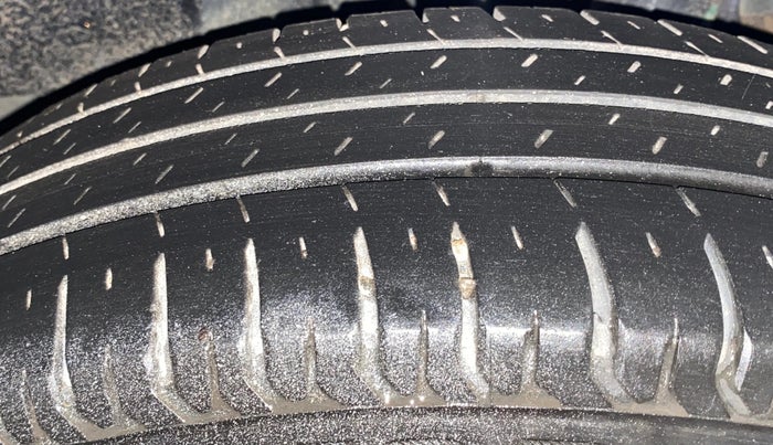2019 Maruti Swift VXI AMT, Petrol, Automatic, 1,30,918 km, Left Rear Tyre Tread