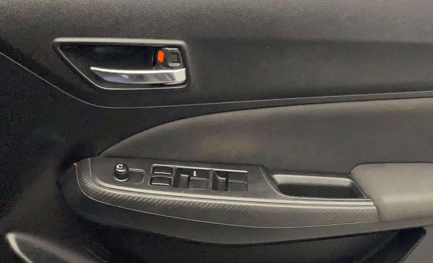 2019 Maruti Swift VXI AMT, Petrol, Automatic, 1,30,653 km, Driver Side Door Panels Control