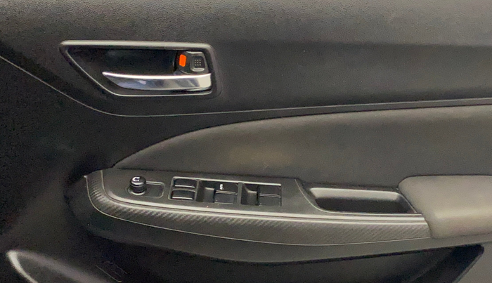 2019 Maruti Swift VXI AMT, Petrol, Automatic, 1,30,918 km, Driver Side Door Panels Control