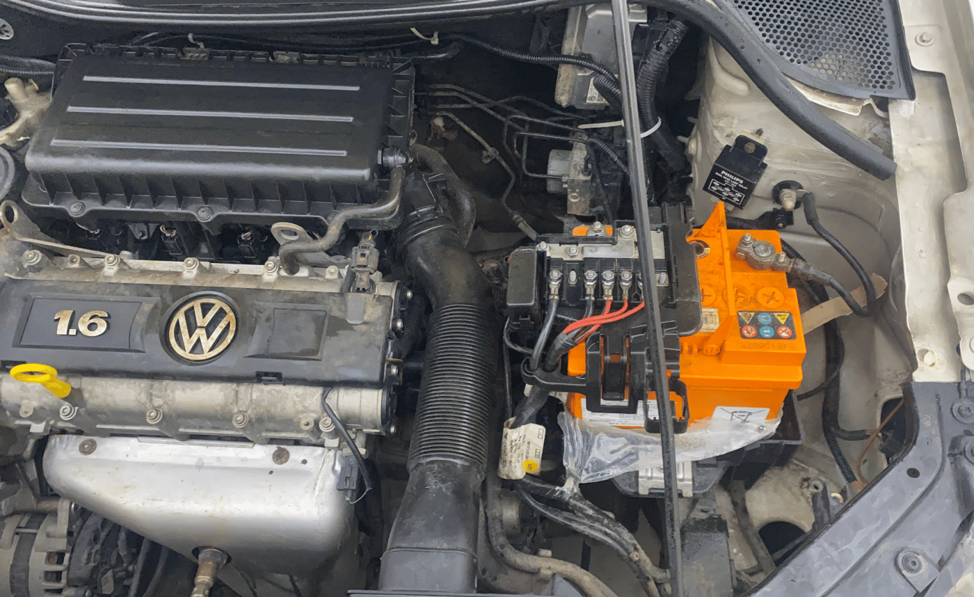 2014 Volkswagen Vento HIGHLINE 1.6 MPI, Petrol, Manual, 64,335 km, Engine View - Left