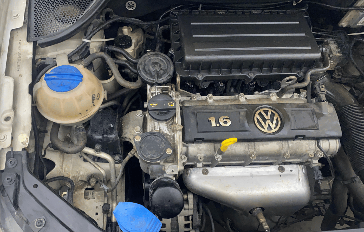2014 Volkswagen Vento HIGHLINE 1.6 MPI, Petrol, Manual, 64,335 km, Engine View - Right