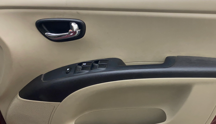 2015 Hyundai i10 SPORTZ 1.1, Petrol, Manual, 49,938 km, Driver Side Door Panels Control