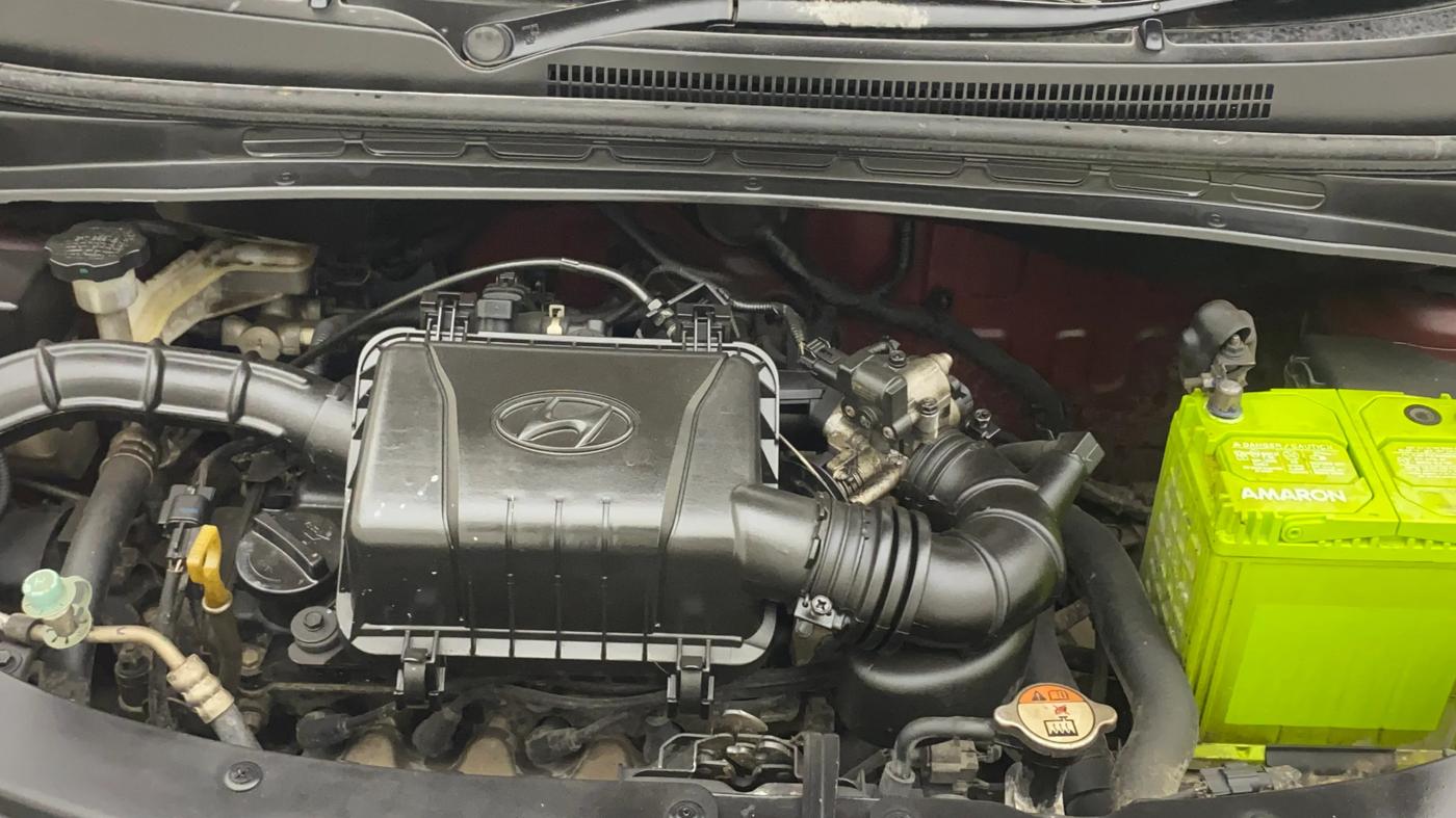 2015 Hyundai i10 SPORTZ 1.1, Petrol, Manual, 50,075 km, Engine View