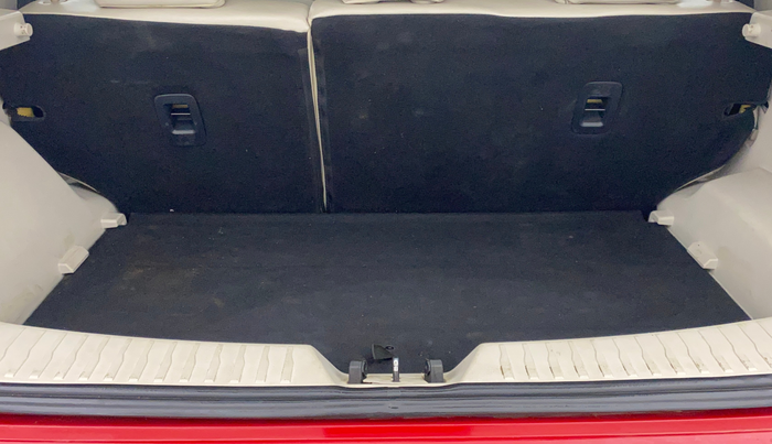 2021 Mahindra XUV300 W8 (O) 1.2 PETROL, Petrol, Manual, 55,687 km, Boot Inside