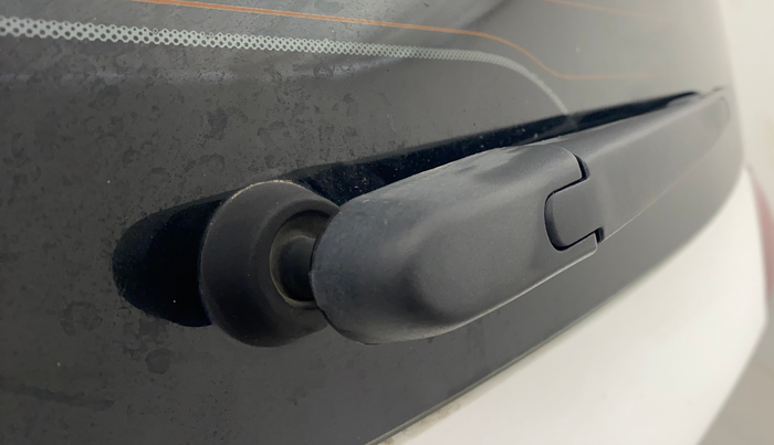 2022 Mahindra XUV700 AX 5 P MT 7 STR, Petrol, Manual, 65,429 km, Rear Wiper