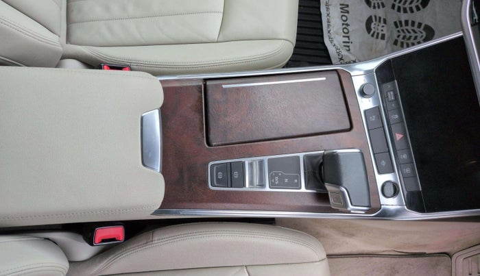 2021 Audi A6 45 TFSI TECHNOLOGY, Petrol, Automatic, 31,259 km, Gear Lever