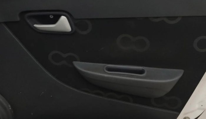 2014 Maruti Alto 800 LXI, CNG, Manual, 63,944 km, Driver Side Door Panels Control