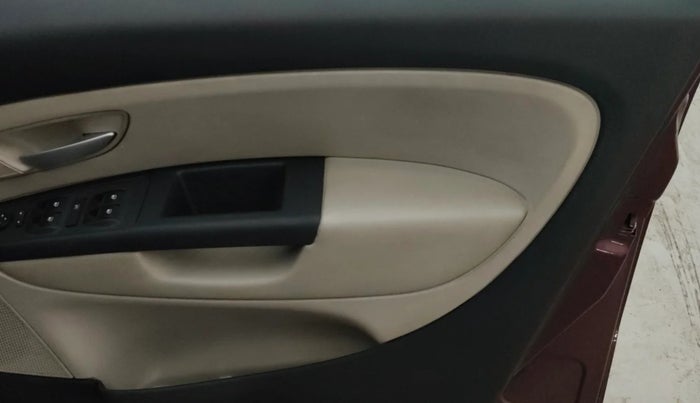 2016 Fiat Linea EMOTION 1.4 L T JET, Petrol, Manual, 22,223 km, Driver Side Door Panels Control