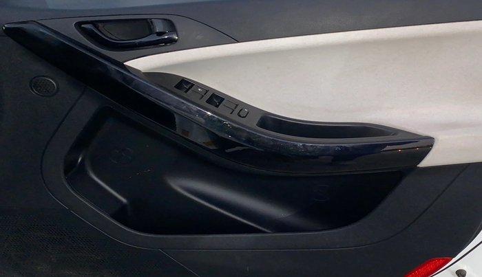 2025 Tata NEXON Pure S 1.2 iCNG, CNG, Manual, 23,295 km, Driver Side Door Panels Control