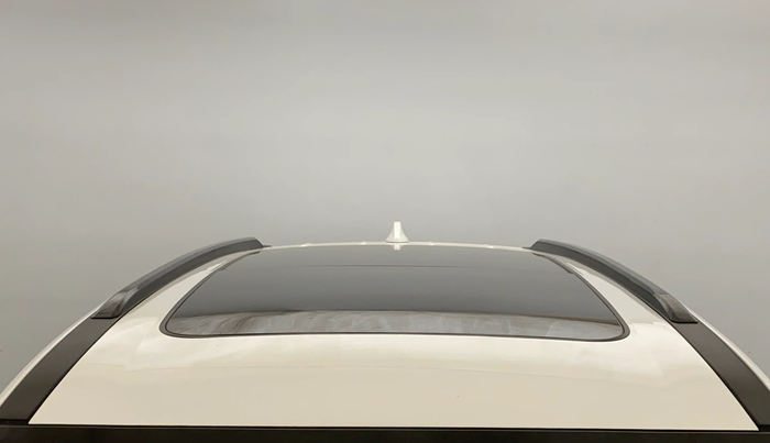 2022 Mahindra XUV700 AX 5 P MT 5 STR, Petrol, Manual, 52,998 km, Moonroof/ Sunroof