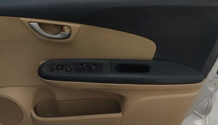 2015 Honda Brio VX AT, Petrol, Automatic, 1,06,321 km, Driver Side Door Panels Control