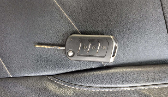 2022 Mahindra Thar LX HT PETROL 4WD MT, Petrol, Manual, 30,690 km, Key Close Up