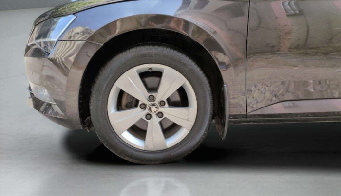 2017 Skoda Superb STYLE 1.8 TSI AT, Petrol, Automatic, 36,581 km, Left Front Wheel