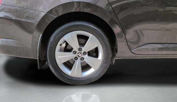 2017 Skoda Superb STYLE 1.8 TSI AT, Petrol, Automatic, 36,581 km, Right Rear Wheel