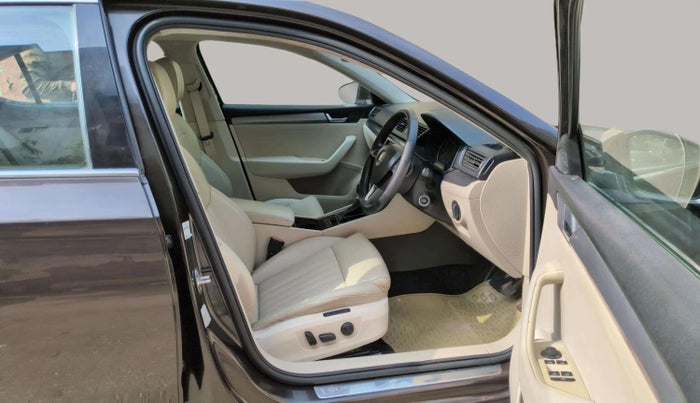 2017 Skoda Superb STYLE 1.8 TSI AT, Petrol, Automatic, 36,581 km, Right Side Front Door Cabin