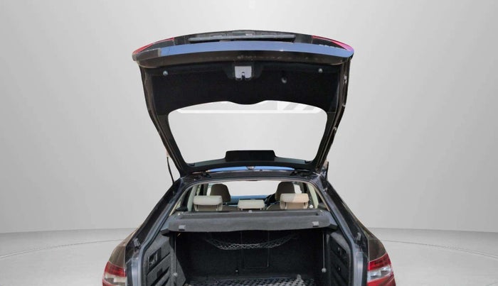 2017 Skoda Superb STYLE 1.8 TSI AT, Petrol, Automatic, 36,581 km, Boot Door Open