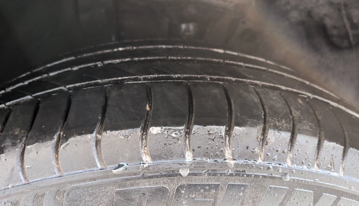 2017 Skoda Superb STYLE 1.8 TSI AT, Petrol, Automatic, 36,581 km, Right Rear Tyre Tread