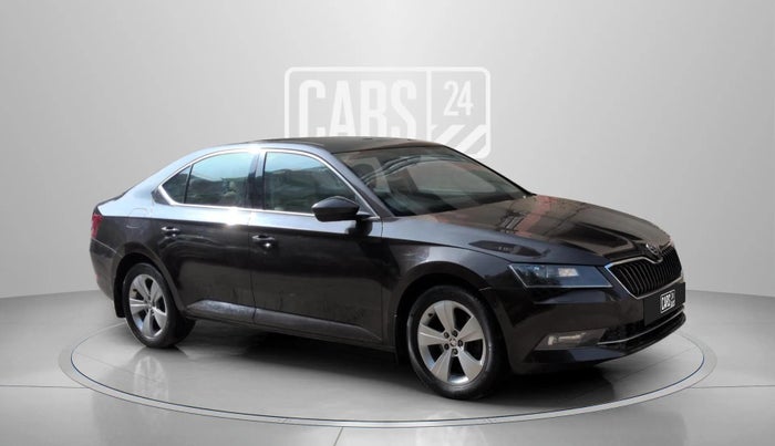 2017 Skoda Superb STYLE 1.8 TSI AT, Petrol, Automatic, 36,581 km, Right Front Diagonal