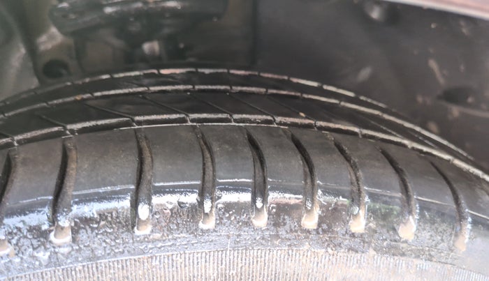 2017 Skoda Superb STYLE 1.8 TSI AT, Petrol, Automatic, 36,581 km, Left Front Tyre Tread