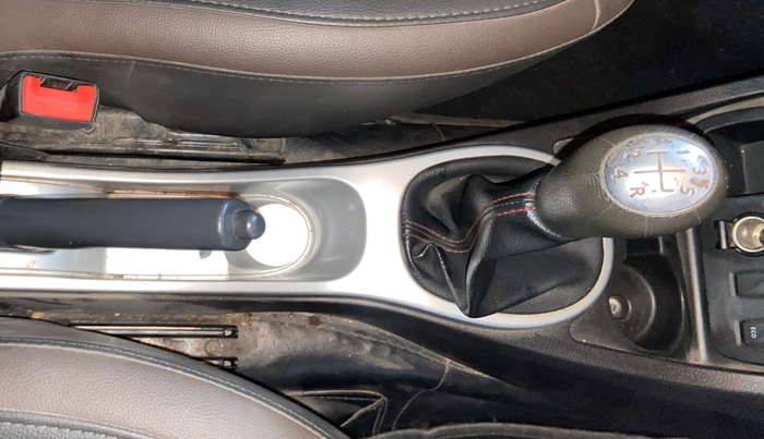 2018 Renault Duster 85 PS RXS MT DIESEL, Diesel, Manual, 87,335 km, Gear Lever