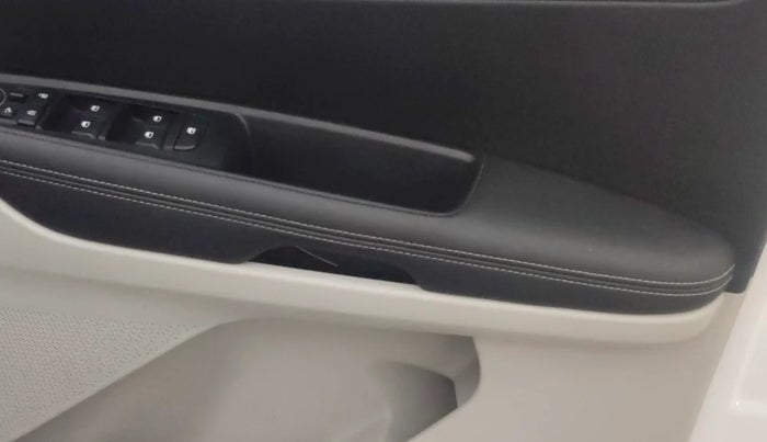 2022 KIA SONET HTX 1.0 IMT, Petrol, Manual, 17,963 km, Driver Side Door Panels Control