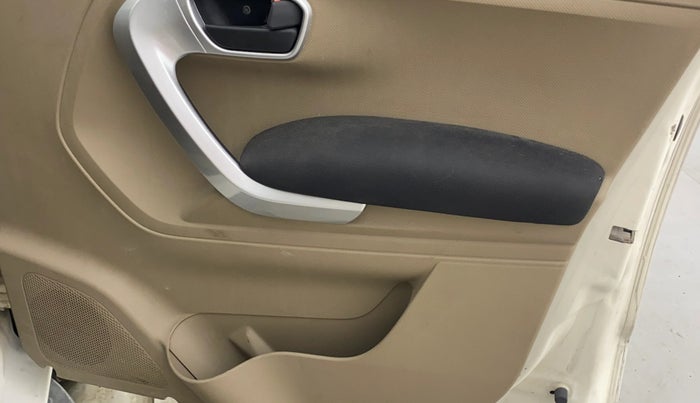 2018 Mahindra TUV 300 PLUS P8, Diesel, Manual, 31,709 km, Driver Side Door Panels Control