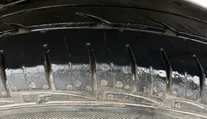 2016 Maruti Alto 800 LXI, Petrol, Manual, 52,060 km, Left Rear Tyre Tread