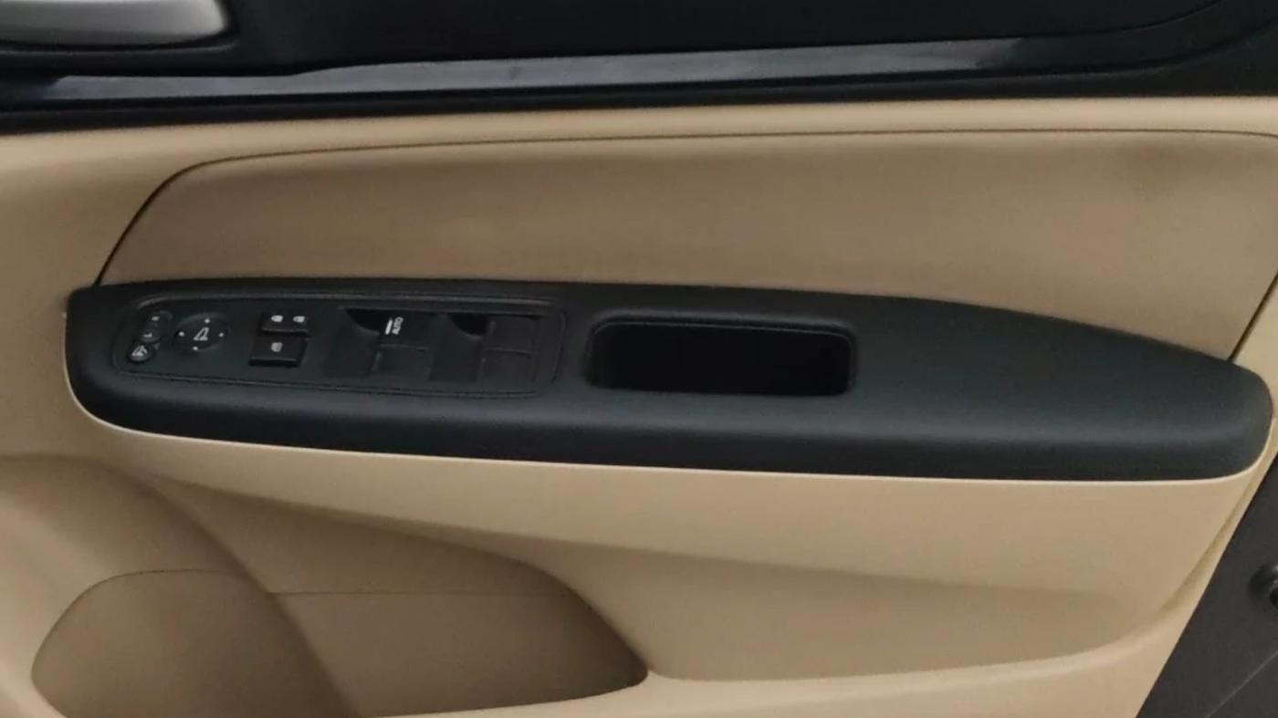 2019 Honda Amaze 1.2L I-VTEC V, CNG, Manual, 56,524 km, Driver Side Door Panels Control