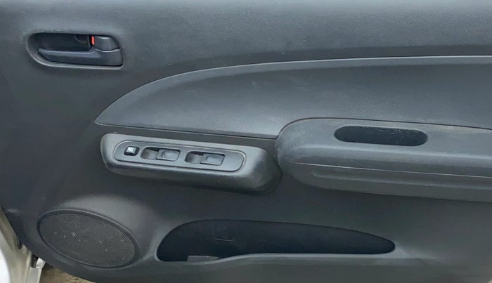 2013 Maruti Ritz LXI, Petrol, Manual, 66,076 km, Driver Side Door Panels Control