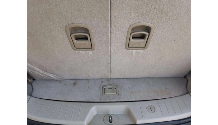 2016 Mahindra XUV500 W6, Diesel, Manual, 64,362 km, Boot Inside