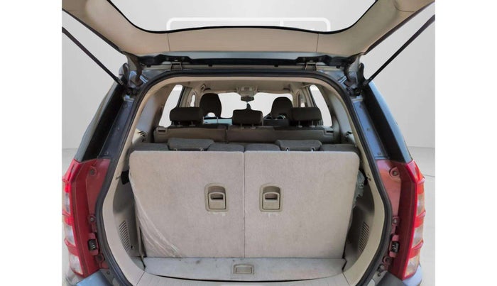 2016 Mahindra XUV500 W6, Diesel, Manual, 64,362 km, Boot Door Open