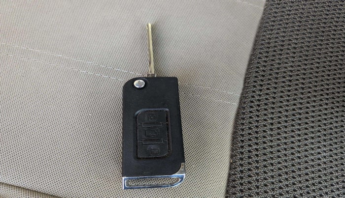 2016 Mahindra XUV500 W6, Diesel, Manual, 64,362 km, Key Close Up