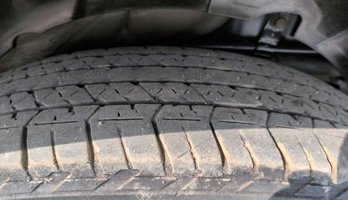 2016 Mahindra XUV500 W6, Diesel, Manual, 64,362 km, Left Front Tyre Tread