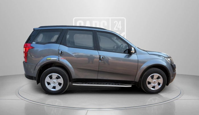 2016 Mahindra XUV500 W6, Diesel, Manual, 64,362 km, Right Side View