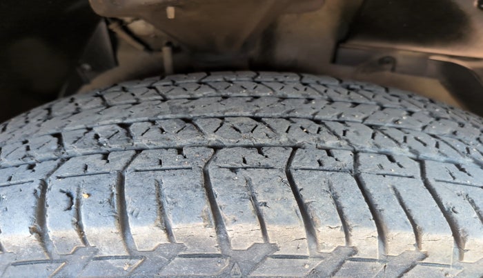 2016 Mahindra XUV500 W6, Diesel, Manual, 64,362 km, Right Front Tyre Tread