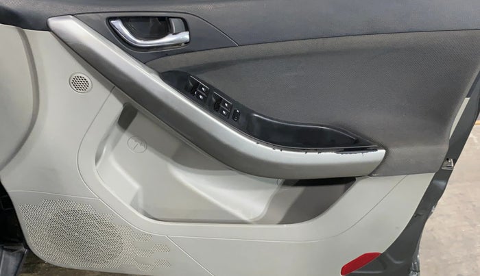 2018 Tata NEXON XZA PLUS PETROL, Petrol, Automatic, 55,388 km, Driver Side Door Panels Control