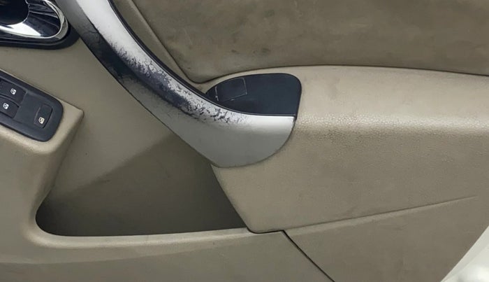 2014 Nissan Terrano XL D PLUS, Diesel, Manual, 1,47,366 km, Driver Side Door Panels Control