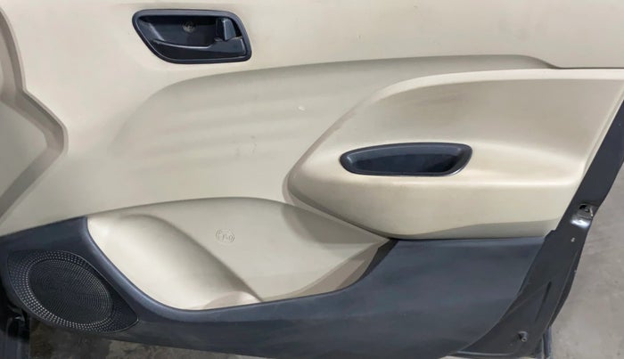 2020 Hyundai NEW SANTRO MAGNA, Petrol, Manual, 1,13,846 km, Driver Side Door Panels Control