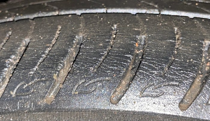 2021 Mahindra XUV300 W8 (O) 1.5 DIESEL, Diesel, Manual, 75,937 km, Left Front Tyre Tread