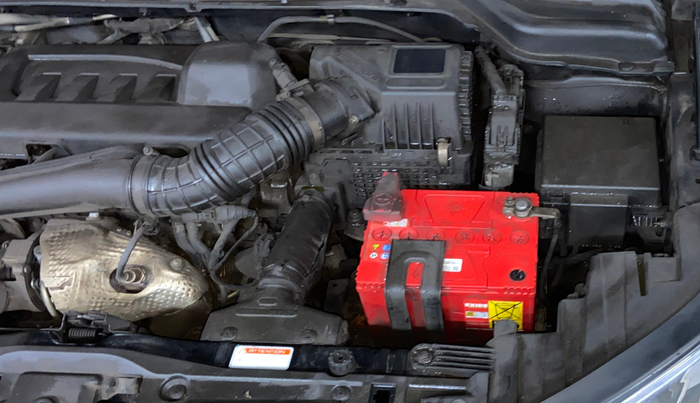 2021 Mahindra XUV300 W8 (O) 1.5 DIESEL, Diesel, Manual, 75,937 km, Engine View - Left