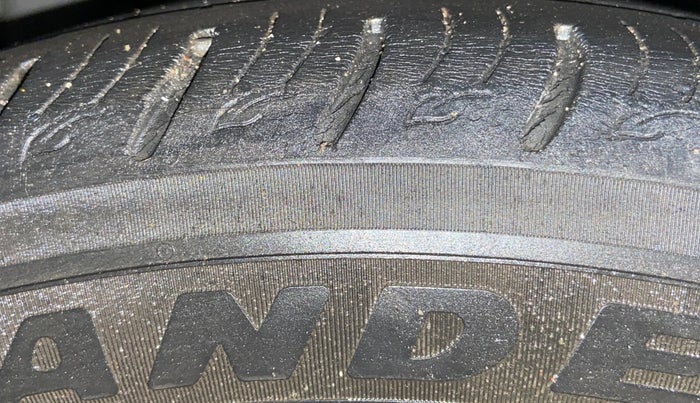 2021 Mahindra XUV300 W8 (O) 1.5 DIESEL, Diesel, Manual, 75,937 km, Left Rear Tyre Tread