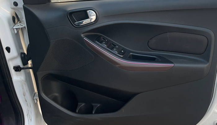 2018 Ford FREESTYLE TITANIUM PLUS 1.5 DIESEL, Diesel, Manual, 70,086 km, Driver Side Door Panels Control