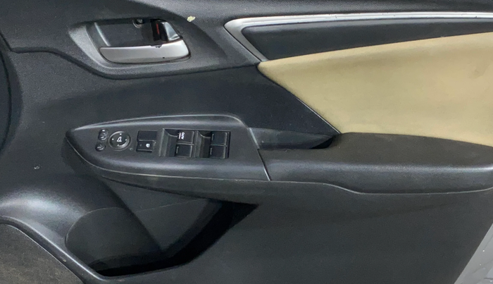 2016 Honda Jazz 1.2L I-VTEC V AT, Petrol, Automatic, 94,307 km, Driver Side Door Panels Control